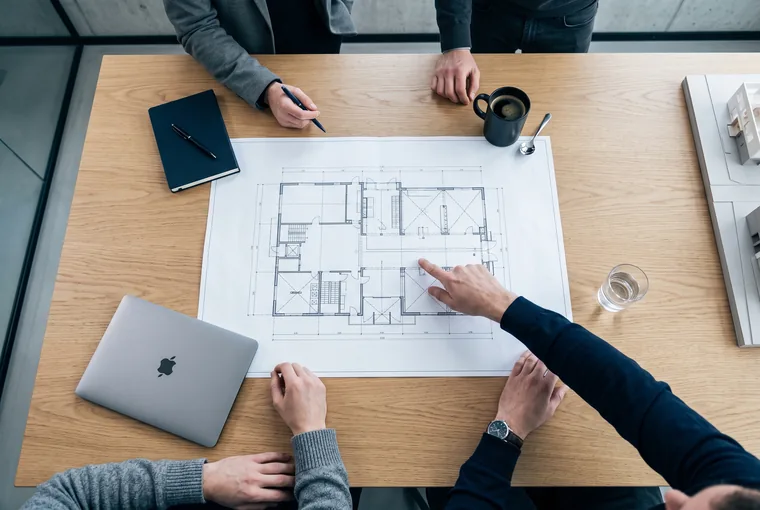 Proje planlaması yapan ESD TECH ekibi
